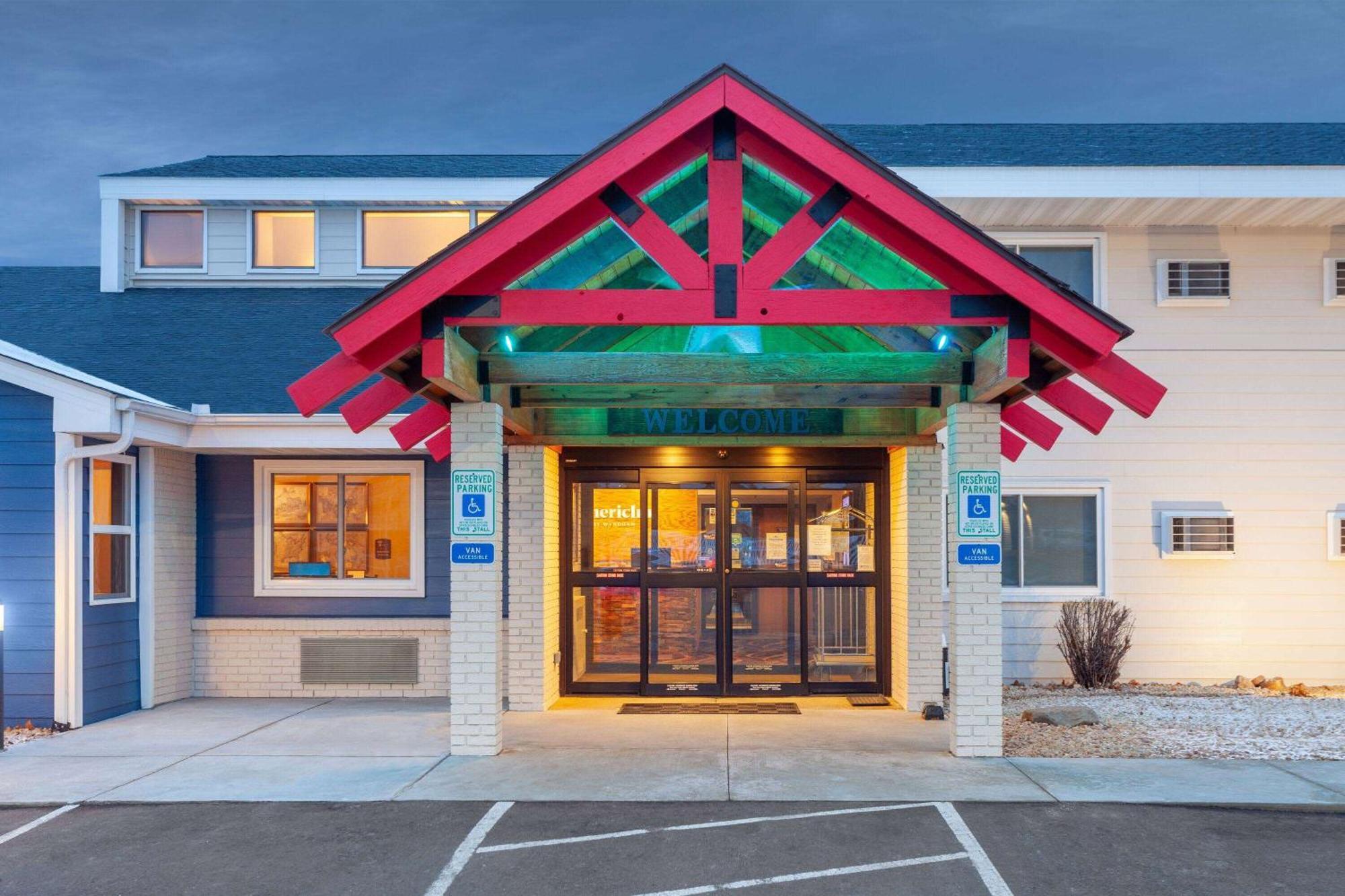 アメリクイン バイ ウィンダム ニュー リッチモンド New Richmond エクステリア 写真