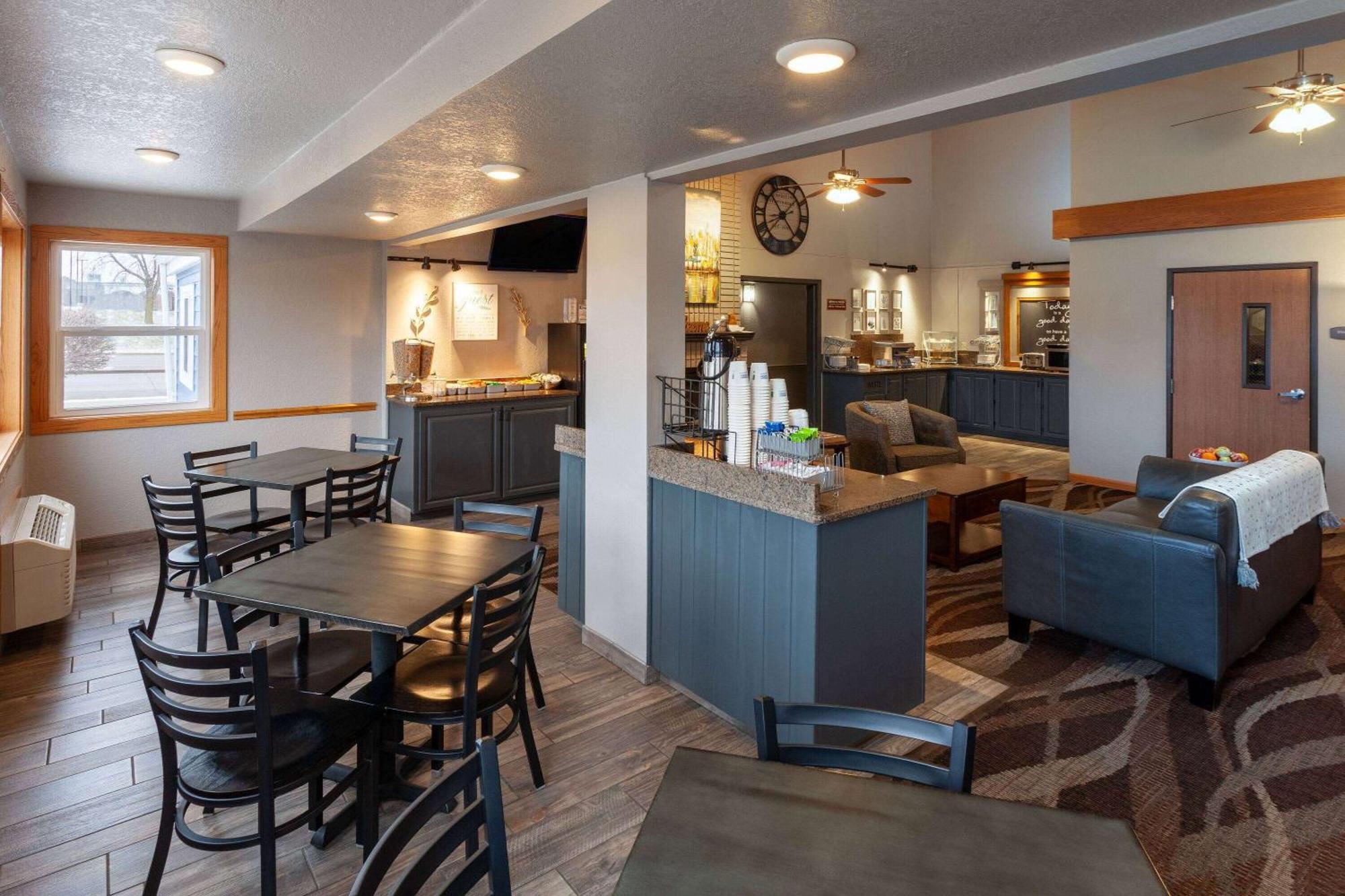 アメリクイン バイ ウィンダム ニュー リッチモンド New Richmond エクステリア 写真