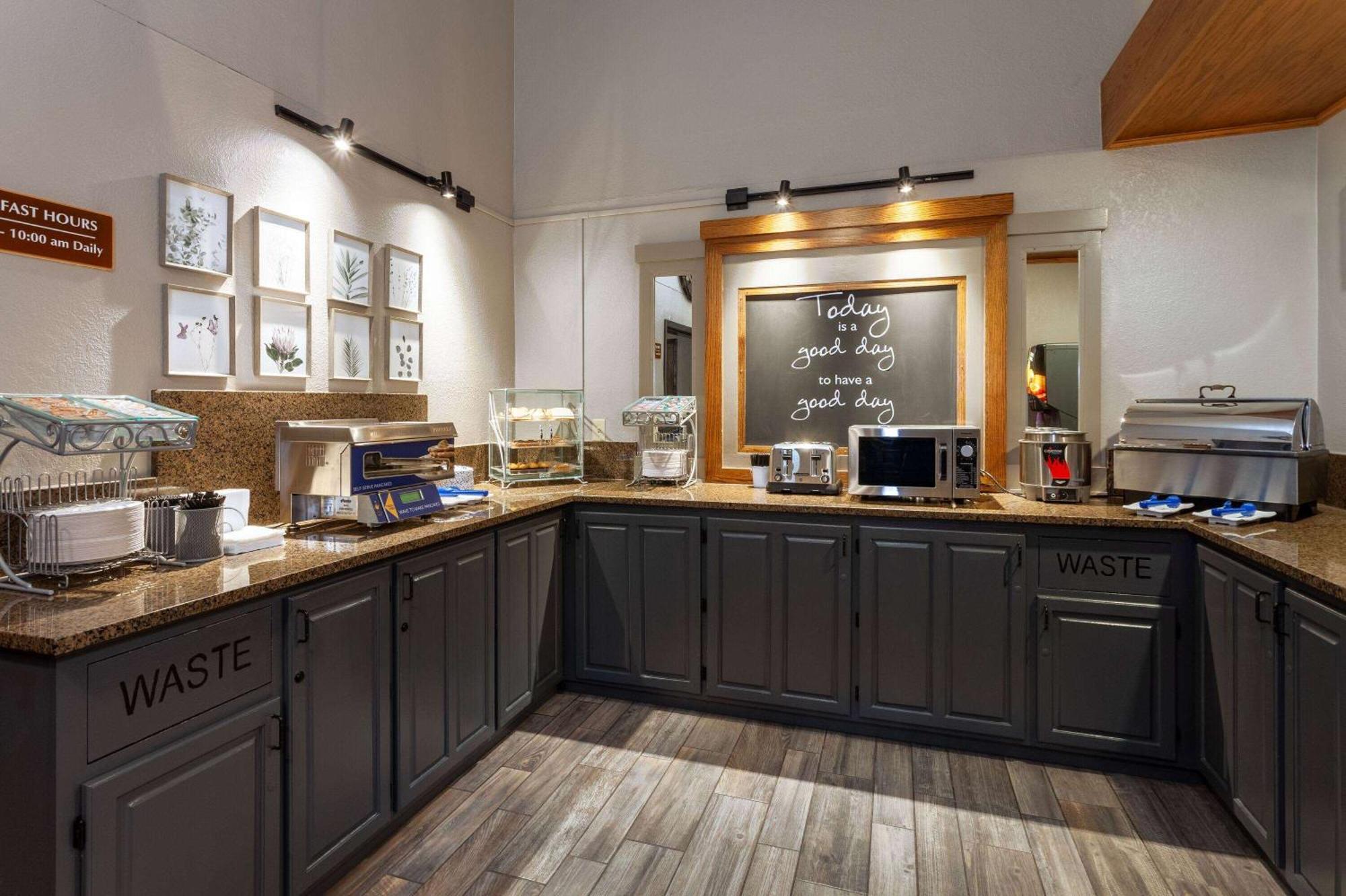 アメリクイン バイ ウィンダム ニュー リッチモンド New Richmond エクステリア 写真